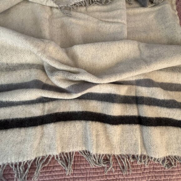 Hudson's Bay Company 100% Wool Caribou Throw, Made in England - Picture 5 of 11